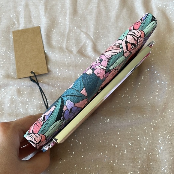 Brand New Steve Madden Pink Floral Print Box Logo Bar Silver Tone Trifold Wallet - Picture 9 of 14